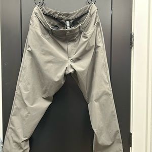 Lululemon man’s pant. Good condition size 38x30. Brown/ dark kaki color